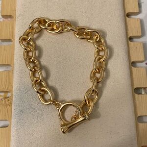 Elegant Gold Chain Bracelet